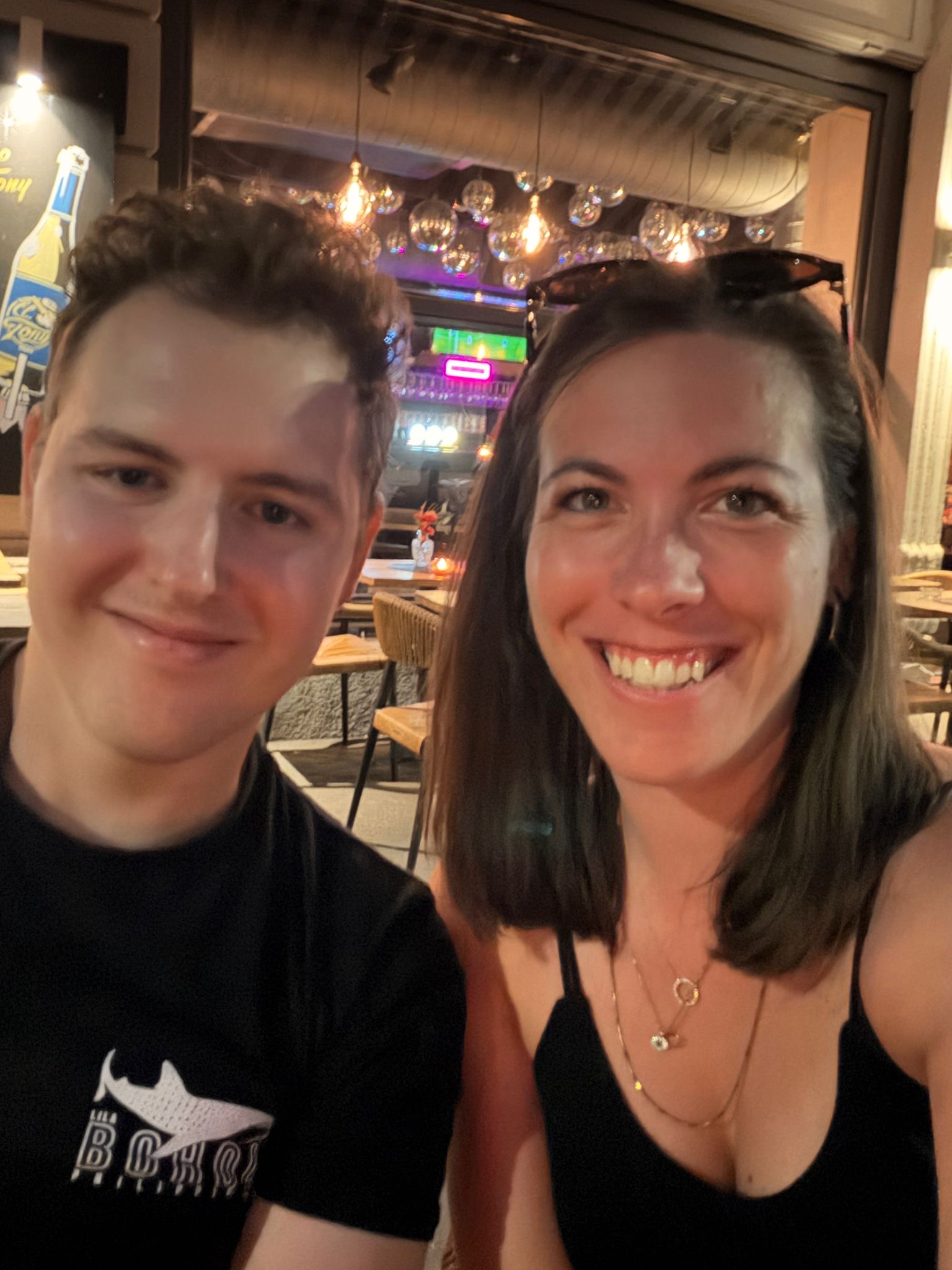 Marie und FinanzFabio gemeinsam an einem Abend